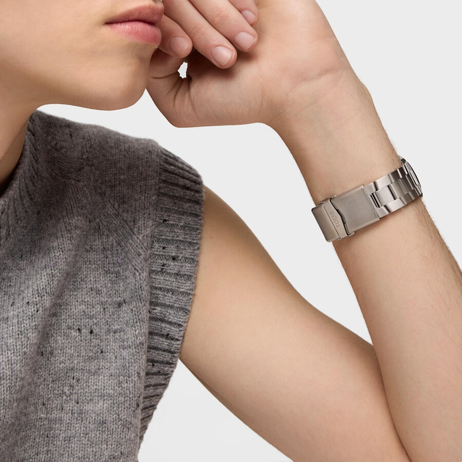 automatische gmt-uhr mit grauem perlmuttzifferblatt und edelstahlarmband von tous now