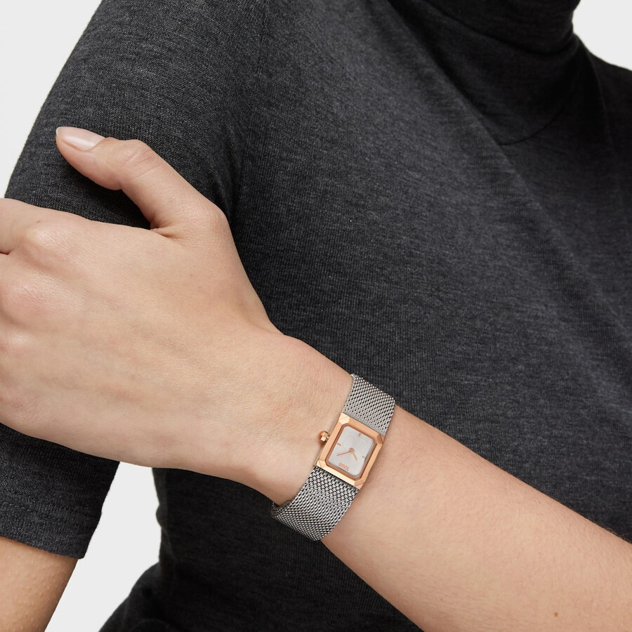analoge uhr mit milanaise-armband aus edelstahl und roségoldenem mini-mesh-armband aus edelstahl.