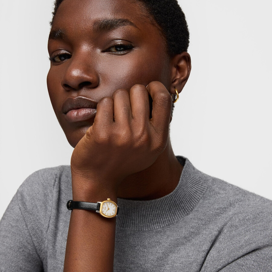 ovale armbanduhr mit schweizer analogwerk aus stahl 14-karätigem gold und lederarmband les classiques mini