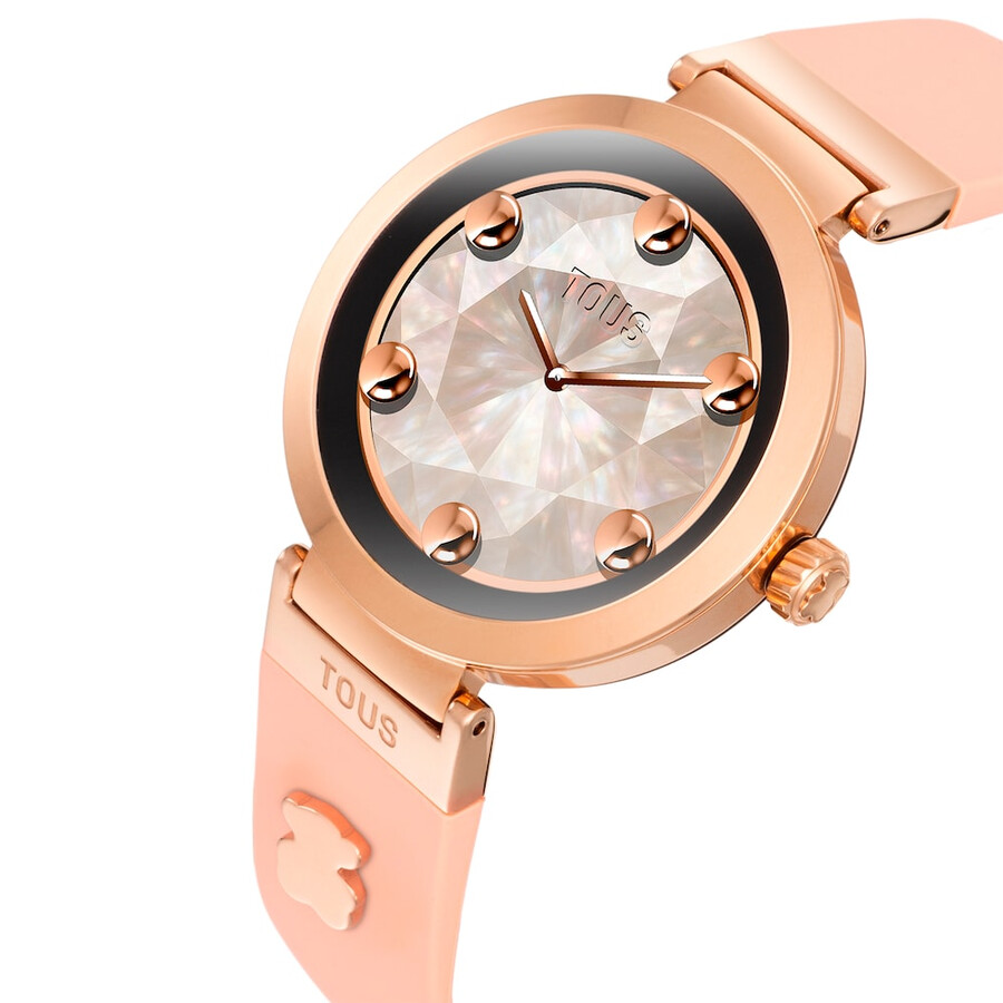 smartwatch mit nudefarbenem armband und roséfarbenen stahlmotiven tous s-connect charms