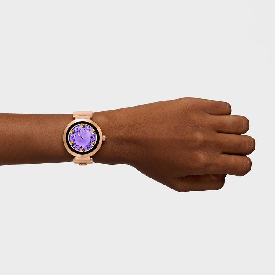 smartwatch mit nudefarbenem armband und roséfarbenen stahlmotiven tous s-connect charms